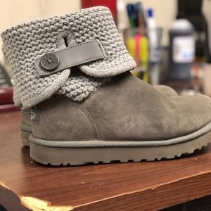 UGG Women’s shaina boot (grey)